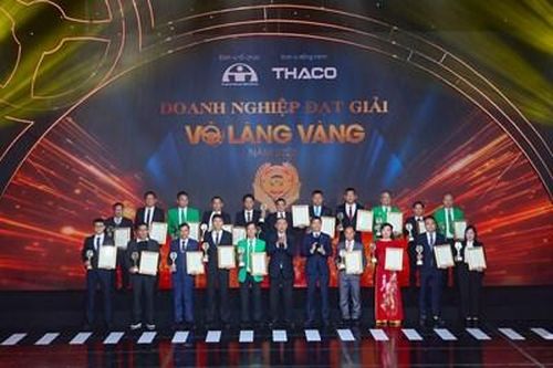 Trao giải 'Vô lăng vàng' tặng 20 tập thể và 50 cá nhân