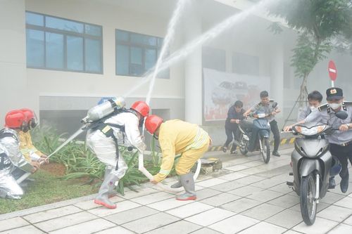 Thực tập chữa cháy tại Nhà làm việc ban quản lý các dự án và các đơn vị sự nghiệp