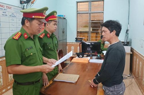 Chặn đường cướp, hiếp tình cũ