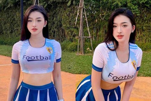 Mặc áo đấu khoe đường cong, gái xinh Đồng Nai khiến netizen ngẩn ngơ