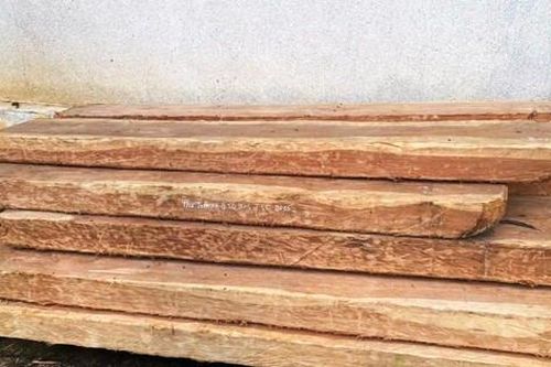 Thu giữ hơn 100 phách gỗ cách hiện trường vụ vận chuyển lâm sản trái phép hàng chục km