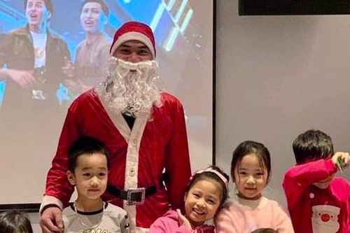 Dịch vụ ông già Noel kiếm tiền triệu, quá tải trước Giáng sinh