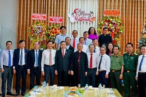 Phó Chủ tịch Thường trực Quốc hội chúc mừng Giáng sinh tại Cần Thơ