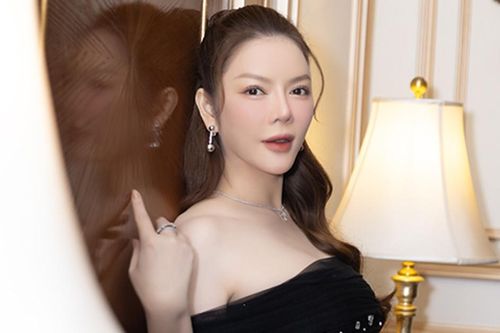 Lý Nhã Kỳ đeo trang sức gần 2 tỷ chơi Giáng sinh