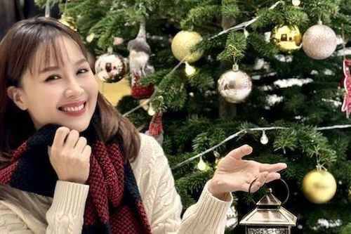 Hồng Diễm xinh tươi đón Noel, NSND Thu Quế trẻ trung không ngờ tuổi 54