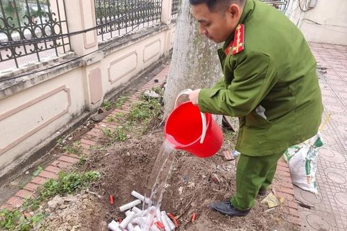 Phê chuẩn khởi tố đối tượng vận chuyển trái phép pháo nổ