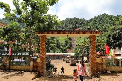 'Cảm ơn cuộc đời 2023': Tri ân 4 thầy giáo ở Mù Cang Chải vượt lũ dạy học