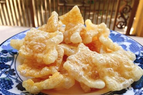 Làm da heo chiên giòn xóc mắm ớt siêu nhàn với nồi chiên không dầu, món ăn vặt cho hội chị em đây rồi