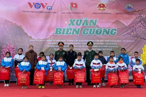 'Xuân biên cương' đến sớm với bà con Tùng Vài