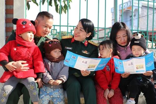Ban Phụ nữ Quân đội tuyên truyền, vận động Nhân dân chấp hành pháp luật tại cơ sở