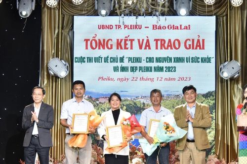 Trao 20 giải cho các tác phẩm xuất sắc thi viết về Pleiku-Cao nguyên xanh vì sức khỏe và Ảnh đẹp Pleiku