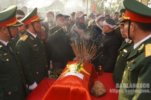 Tràng Định đón nhận, và an táng 2 hài cốt liệt sĩ về Nghĩa trang Liệt sỹ Bản Trại
