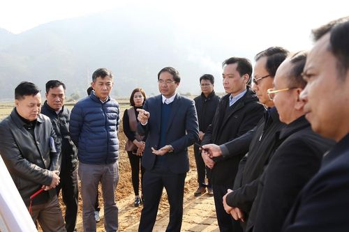 Chủ tịch UBND tỉnh Trịnh Xuân Trường kiểm tra thực địa các phương án quy hoạch, tiến độ thi công xây dựng cơ bản ở Văn Bàn