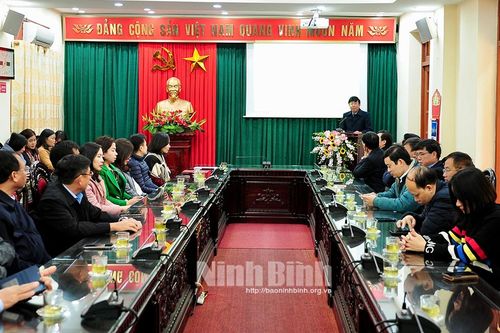 Lớp bồi dưỡng nghiệp vụ công tác Lịch sử Đảng nghiên cứu thực tế tại huyện Hoa Lư