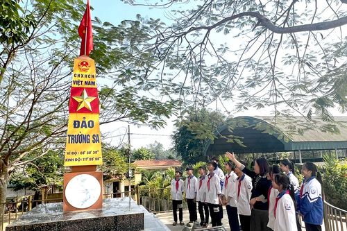 Lan tỏa tình yêu biển, đảo quê hương cho học sinh