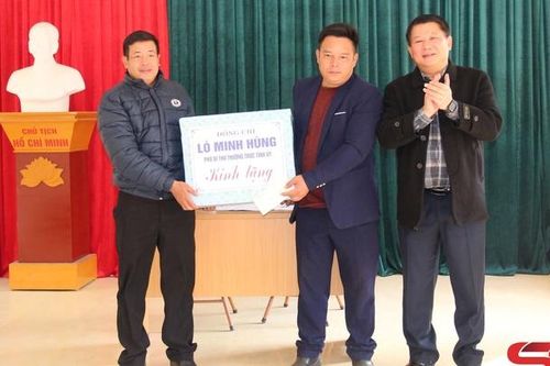 Đồng chí Phó Bí thư Thường trực Tỉnh ủy dự sinh hoạt chi bộ bản Nong