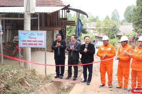 Khánh thành công trình chiếu sáng năng lượng mặt trời tại xã Mường Sại