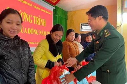'Ấm tình mùa đông' cho người dân biên giới