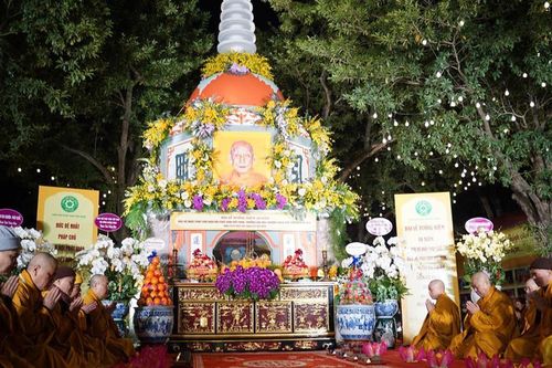 Hà Nội: Lễ thắp nến tri ân và khai mạc triển lãm về Đức Đệ nhất Pháp chủ GHPGVN