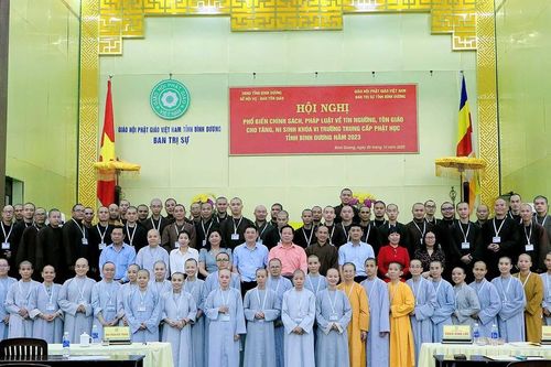 Phổ biến Luật Tín ngưỡng, tôn giáo cho Tăng Ni sinh Trường Trung cấp Phật học tỉnh Bình Dương