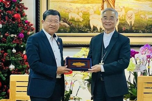 Ủy ban Đối ngoại thăm, chúc mừng Giáng sinh Tòa Giám mục Đà Lạt
