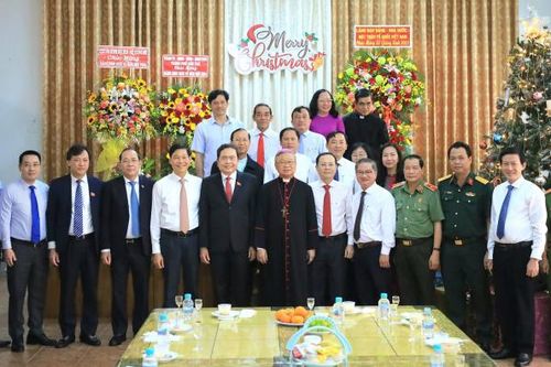 Phó Chủ tịch Thường trực Quốc hội chúc mừng Giáng sinh Tòa Giám mục giáo phận Cần Thơ