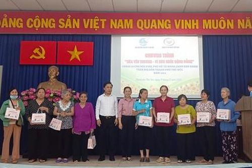 Bài 4: Đi nghe tuyên truyền có quà mang về