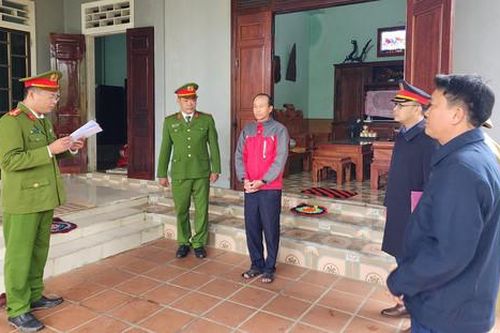 Vợ chồng 'đồng lòng' làm giả sổ đỏ để lừa đảo