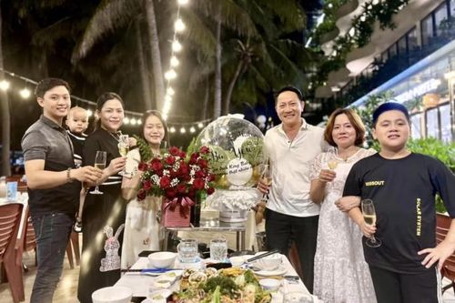 Nam NSƯT buôn lợn, chạy xe đường dài, tuổi 55 sở hữu biệt thự gần biển, hạnh phúc bên vợ và 4 con