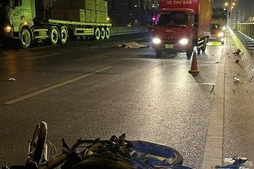 Tài xế xe máy tử vong vì đi vào đường cấm, tông trúng đuôi container