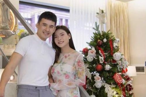 Noel ấm áp trong căn biệt thự mới của vợ chồng Thúy Diễm - Lương Thế Thành
