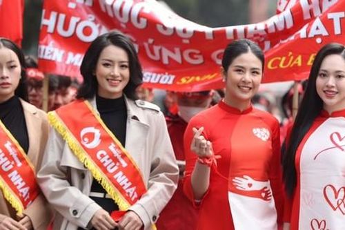 Hoa hậu Ngọc Hân cùng dàn Á hậu diễu hành, giao lưu tại sự kiện Chủ Nhật Đỏ