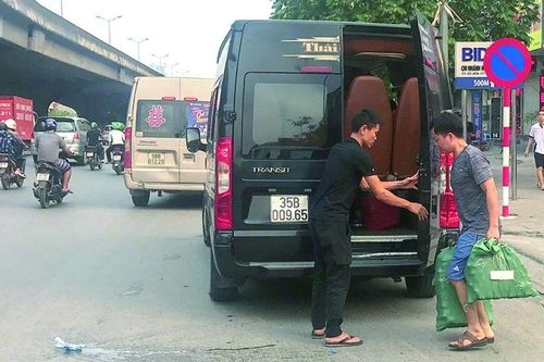Cần cách 'hành xử mới' với xe hợp đồng