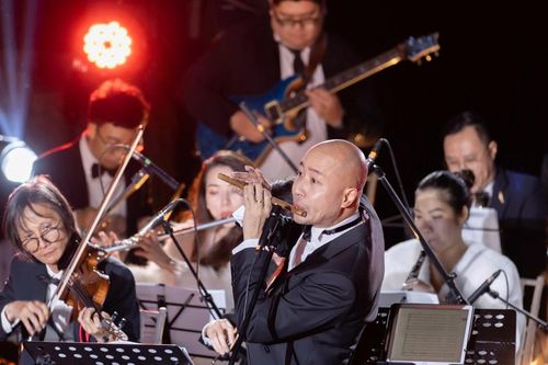Nhạc trưởng Đồng Quang Vinh lần đầu chơi giao hưởng trên sân khấu nổi