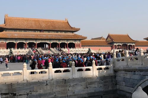 Các nước giữ gìn bản sắc văn hóa như thế nào?