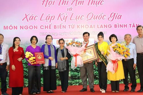 100 món ăn từ khoai lang Vĩnh Long được xác lập kỷ lục