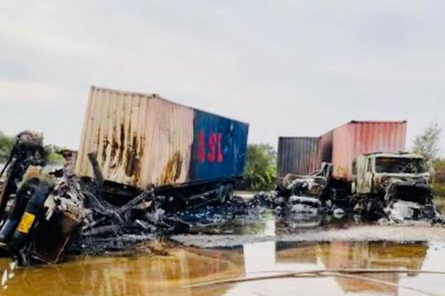 Cháy 4 xe container lúc rạng sáng ở Hải Phòng