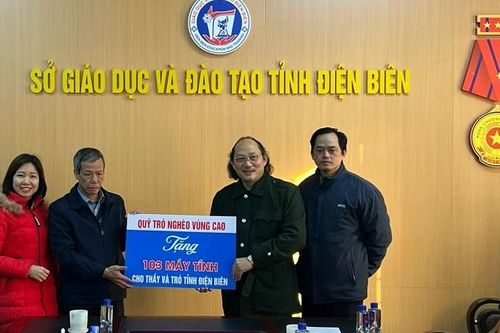 Quỹ Trò nghèo vùng cao trao 103 bộ máy tính tặng học sinh tỉnh Điện Biên
