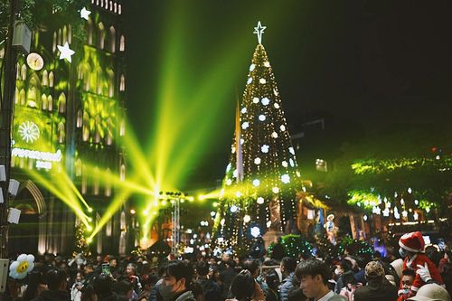 Nhà Thờ lớn Hà Nội lung linh trong đêm Giáng sinh
