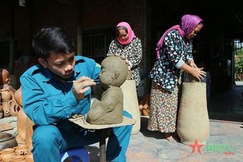 'Sao vuông' giữ lửa nghề gốm