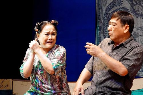 Lạc ở đáy sông: Câu chuyện thấm đẫm tình người
