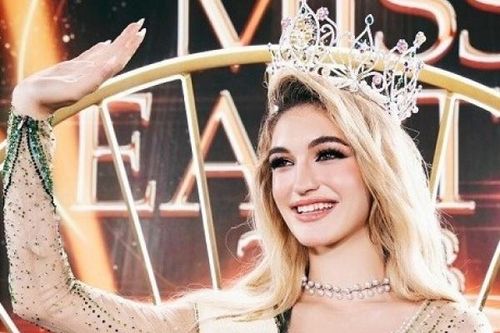 Drita Ziri đăng quang Miss Earth 2023 khi diện đầm của nhà thiết kế Việt Nam