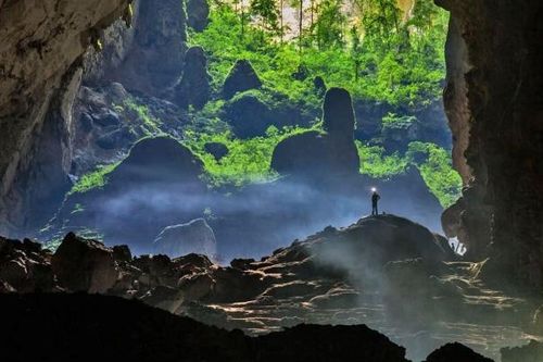 Thám hiểm hang động Sơn Đoòng hấp dẫn du khách quốc tế