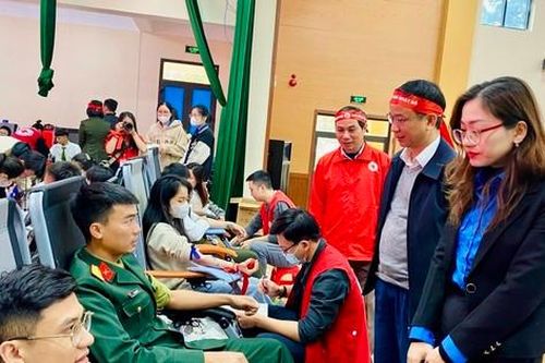 Thanh Hóa: Hơn 1.000 tình nguyện viên tham gia Chủ Nhật Đỏ tại Đại học Hồng Đức