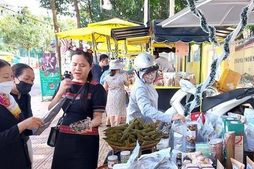 Cuối tuần đi chợ phiên @BMT