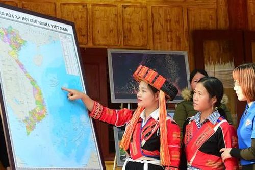 Rực rỡ sắc màu dân tộc Pà Thẻn bên bản đồ Tổ quốc - tự hào một dải non sông