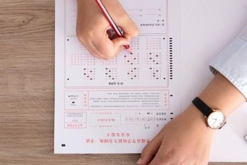 Tranh luận loạt đại học bỏ chấm điểm, cải cách đánh giá, xếp loại