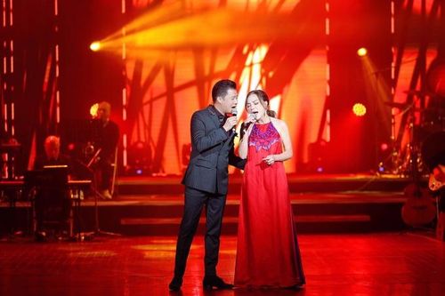 Rực rỡ khoe sắc chuỗi Liveshow mùa Noel của Vạn Show