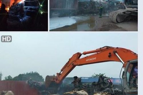 4 xe container bốc cháy dữ dội tại bãi tập kết