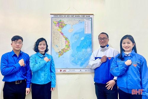 Tuổi trẻ Hà Tĩnh treo bản đồ Tổ quốc 'Tự hào một dải non sông'